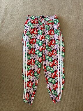 Adidas Marimekko jogger. Size medium. Fun flowers pattern, like new! 🌺 🌼